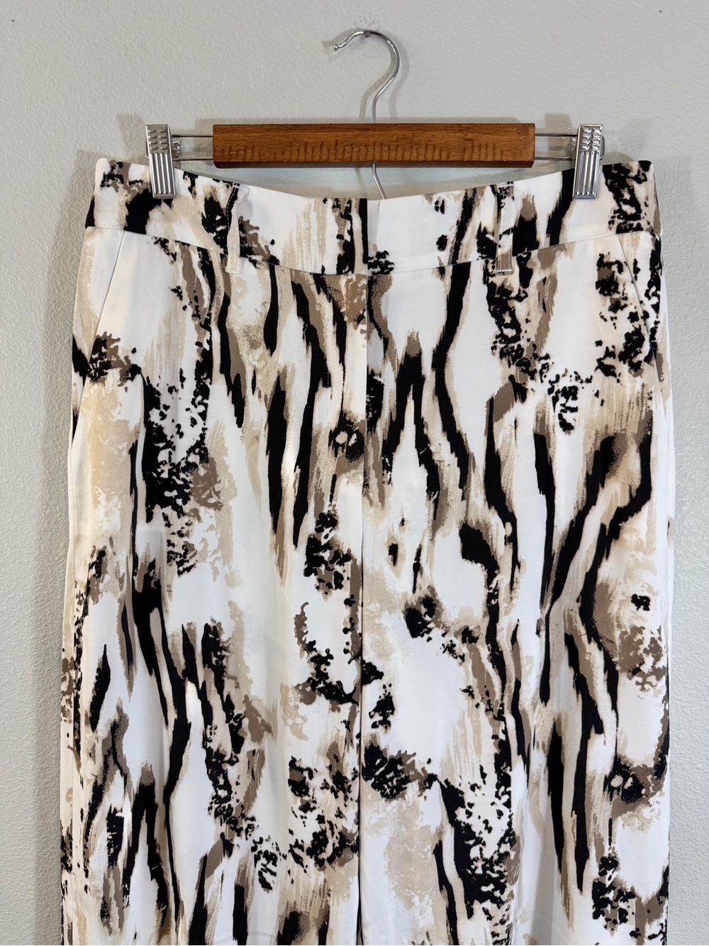 WHBM Animal Print Wide Leg Pants Size 10 White Tan Black Zebra Casual Office - Picture 3 of 13